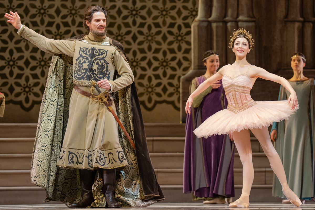 Het Borduurburo, Martine van 't Hul, Dutch National Ballet, borduren, handwerk, kunstenaar, embroidery